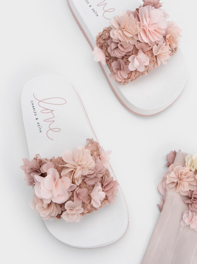 女朋友情人節禮物推薦2023｜Love, Bonito櫻花粉系穿搭、Charles & Keith 花海手袋、GHD 直髮夾套裝等