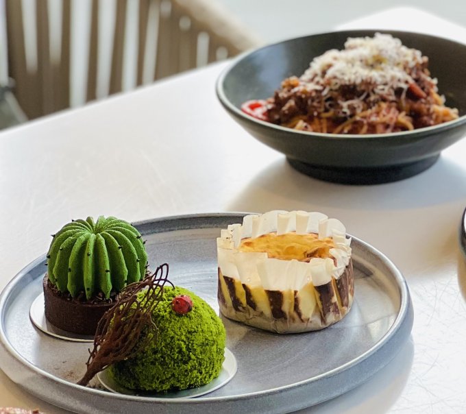 MIRROR成員Jer做老闆！啟德新餐廳「根Root Cafe」必食巴期克芋泥芝士蛋糕、仙人掌甜品、午夜抹茶等打卡美食推介