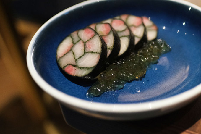 上環餐廳及美食推薦2023｜蘇杭街SUIT西日料理fusion菜！香煎乳鴿慢煮再炭燒超嫩滑！