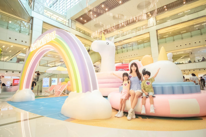 8月香港打卡好去處+展覽推介｜尖沙咀書法展覽、西九圓方七彩藝術裝置、沙田5米高幻彩獨角獸巨型裝置