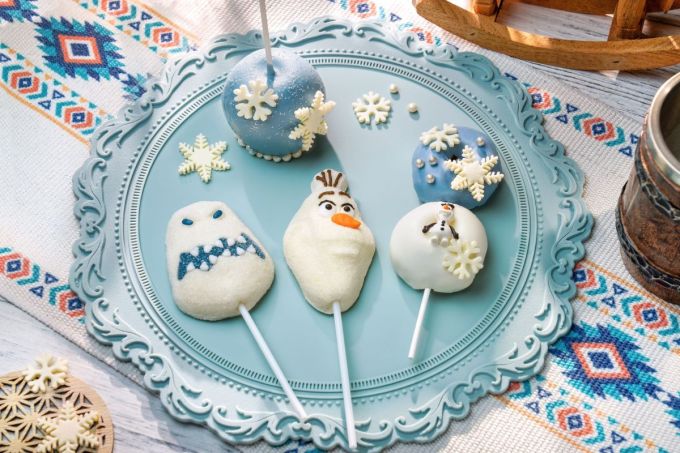 香港迪士尼樂園《魔雪奇緣》園區攻略！必買限定頭箍、必玩飄雪體驗＋進入 Elsa 冰雪皇宮