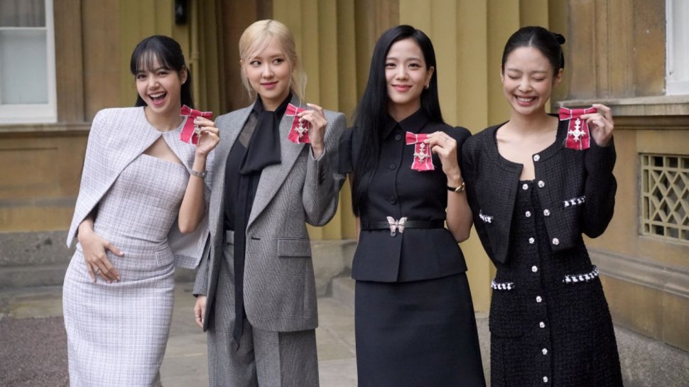 Blackpink 合體出席白金漢宮晚宴更獲英王頒發榮譽勳章！續約最新消息＋盤點四人「獲封神顏」妝造髮型
