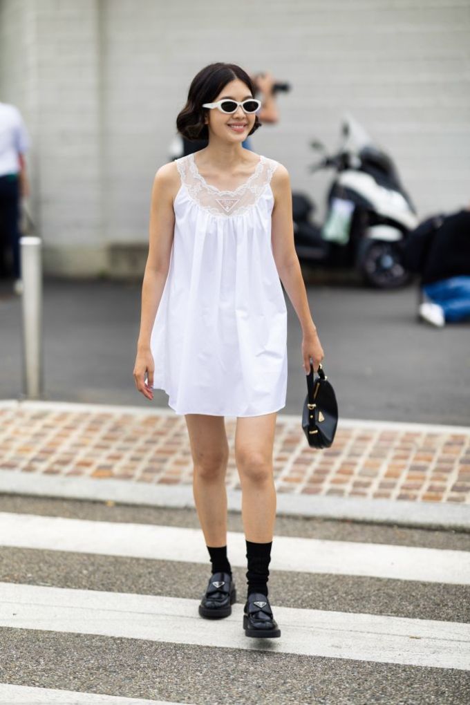 Prada樂福鞋價格2024｜高CP值推薦+Prada樂福鞋穿搭！Emma Watson/黑豹公主Letitia Wright都愛穿